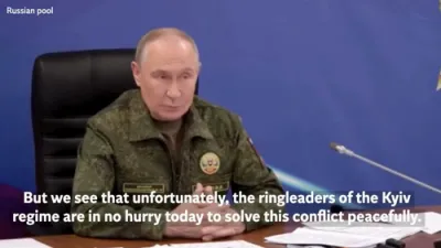 פוטין ווארנט אוקראינע בשעת ווען זעלענסקי טרעפט זיך מיט טראמפ אין פלארידע.