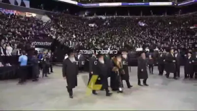 א שנעלע איבערבליק אויף די צוגרייטונגען צום גרויסארטיגן כינוס סאטמאר אין די בארקלעיס סענטער  דורך די בארימטע YF פרודוקציע פירמע