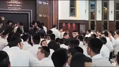 ישיבת אור אלחנן באגלייטן ארויס הגרמ"ה הירש שליט"א נאך א שיעור חיזוק אין ישיבה 