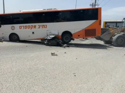 מען שלעפט אוועק א באס נאכן איבערטרעטן א קאר...