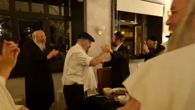ראש חבורת מתמידים שליט"א טאנצט מיט נגידי המוסדות 