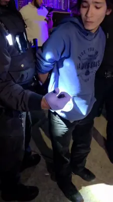 ארעסט פון באוואפנטע פארברעכער אין הארץ פון די היימישע געגנט אין בארא פארק