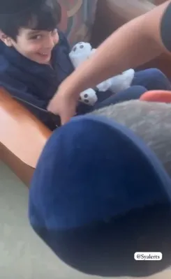 חסד השם מעולם ועד עולם - הילד פנחס רפאל סעדה ביים ארויסקומען פון שפיטאל נאכן זיין פארמישט אין א עקסידענט געציילטע וואכן צוריק וואו זיין מאמע און צוויי שוועסטער זענען ליידער אומגעקומען 