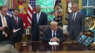 פרעזידענט טראמפ שרייבט אונטער א עקזעקעטיוו ארדער צו סטאפן שיקן פאנדינג פאר נארישע ריסירטש