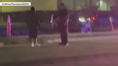 נידריגע פארשוין שלאגט זיך מיט א פאליציאנט אין מיטן גאס 