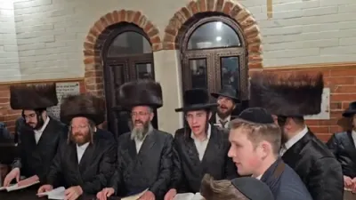 מוצ"ש פרשת שמיני אין קערעסטיר מיט הרב משה יוסף פרידלענדער ערב די 100 יארצייט פון רבי ישעיל'ה קערעסטיר זי"ע 