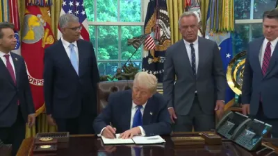 סעקרעטערי קענעדי זאגט אז ס'איז נישט דא קיין שום סיבה פארוואס אמעריקע זאל שיקן געלט פאר וואהאן אין טשיינע
