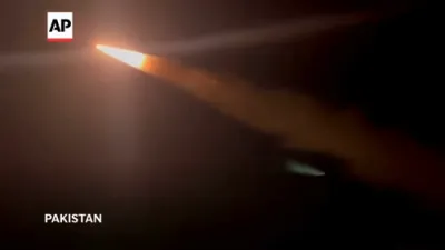 פאקיסטאן שטעלט ארויס א ווידיאו ווי זיי שיסן אראפ א אינדיע מיסל
