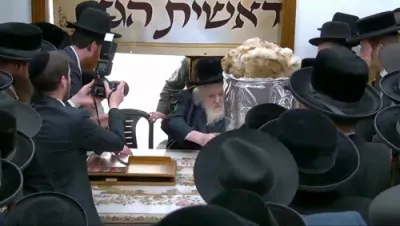 מעמד מצות ראשית הגז ביי כ"ק גאב"ד ירושלים שליט"א 