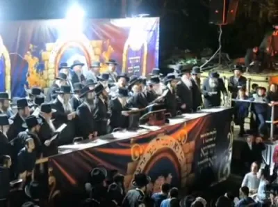 הדלקה אין לאנדאן בצל הגה"צ אב"ד סאטמאר וויליאמסבורג שליט"א 