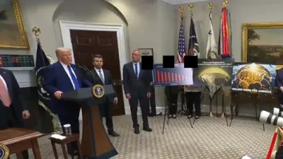 פרעזידענט טראמפ קריטיקירט בואינג פלייטס פארשפעטיגונגען און באגריסט זיי פאר די געשאנקענע 747 פון קאטאר.