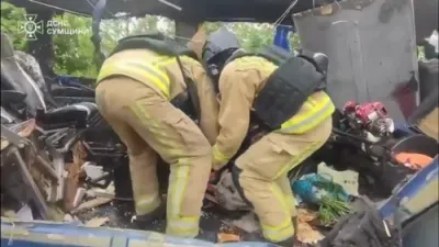 9 טויטע און 7 פארוואונדעטע ווען רוסישע אטאקע האט אריינגעקראכט אין א ציווילע באס אין אוקריינע.