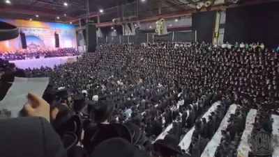 עריכת שולחן הטהור לג בעומר פון כ"ק אדמו"ר מסאטמאר שליט"א אין נעווי יארד