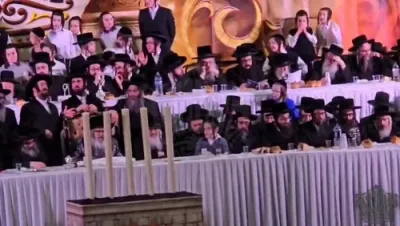 עריכת שולחן הטהור לג בעומר פון כ"ק אדמו"ר מסאטמאר שליט"א אין נעווי יארד