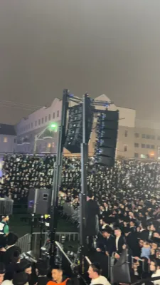 הדלקה בחצר הקודש סקולען פון לעיקוואד