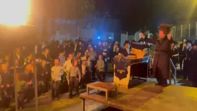 הדלקה בחצר הקודש סקולען ירושלים 