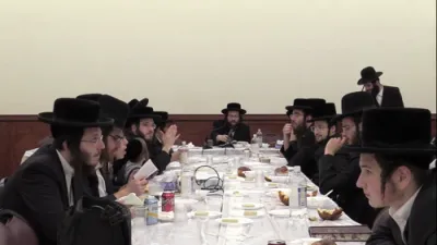 הערליכע שיעור הרה"צ "רבי יואל רוטה שליט"א ביי סעודת ל"ג בעומר תשע"ט