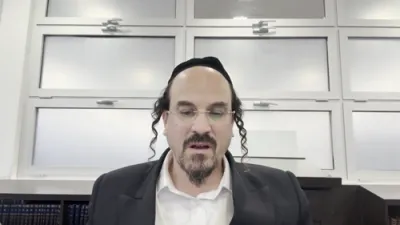 לכבוד ל"ג בעומר הערליכע מעשה פון התנא האלוקי רשב"י זי"ע - ביטל כמה גזירות - דורך הרב אליהו שווארץ, ביים שיעור פון עמוד היומי דרשו - עירובין דף ע"ב
