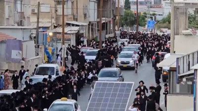הונדערטער חסידי וויזניץ נעמען אויף רבם ומאורם כ"ק אדמו"ר מוויזשניץ שליט"א לרפואה שלמה