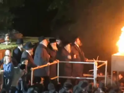 חלק ב' הדלקה בצל הגה"צ אב"ד סאטמאר וויליאמסבורג שליט"א אין לאנדאן 