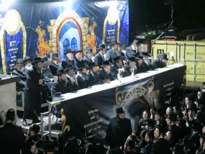 חלק ב' הדלקה בצל הגה"צ אב"ד סאטמאר וויליאמסבורג שליט"א אין לאנדאן 