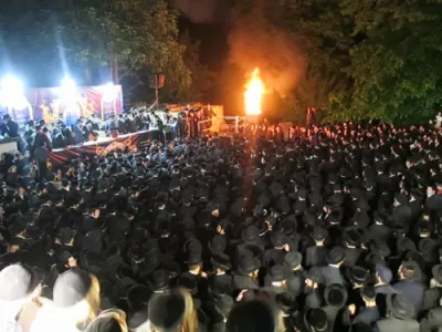 חלק ב' הדלקה בצל הגה"צ אב"ד סאטמאר וויליאמסבורג שליט"א אין לאנדאן 