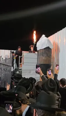 ערשטע בילדער און ווידיאוס פון די גרויסע הדלקה אין באיאן