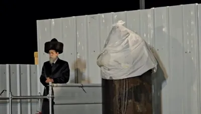 ערשטע בילדער און ווידיאוס פון די גרויסע הדלקה אין באיאן