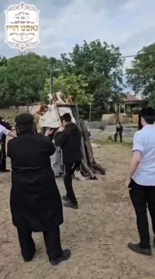 הדלקה ביי רבי ישעילה'ס גאסט הויז אין קערעסטיר