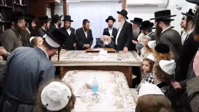מעמד חאלאקע ביי כ"ק גאב"ד ירושלים שליט"א 
