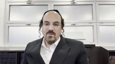 הערליכע מעשה פון הרה"ק רבי מנחם מענדל מרימנוב זי"ע דורך הרב אליהו שווארץ, ביים שיעור פון עמוד היומי דרשו - עירובין דף ע"ג ע"א