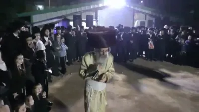 פולע ווידיאו: הדלקה דורך הרה"צ רבי נחמן בידערמאן שליט"א 