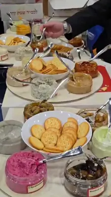 פולע גאלערי: בילדער און ווידיאוס פון די עקספאו "סאטמארק"