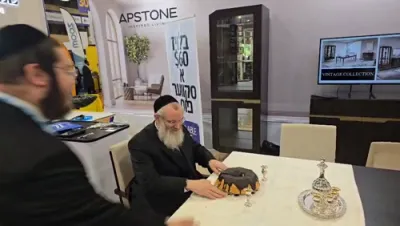 פולע גאלערי: בילדער און ווידיאוס פון די עקספאו "סאטמארק"