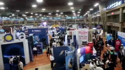 פולע גאלערי: בילדער און ווידיאוס פון די עקספאו "סאטמארק"