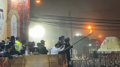 פולע גאלערי: הדלקה בחצר הקודש סקולען פון לעיקוואד