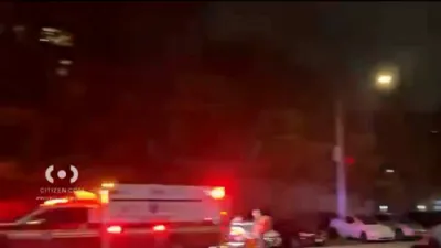 מאן דערשאסן פארנט פון הארלעם פאליציי סטאנציע.