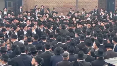 הונדערטער אידן ביים לויה פון הבחור רפאל פאם ע"ה
