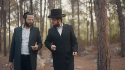 כד יתבון - ישעי לעווראן, מוטי וויזל ומקהלת ידידים
