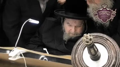 סיום כתיבת האותיות אין די ספר התורה וואס איז געשריבן געווארן לזכות כ"ק אדמו"ר מבעלזא שליט"א דורך קהל חסידי בעלזא - ב' סיון תשפ"ה