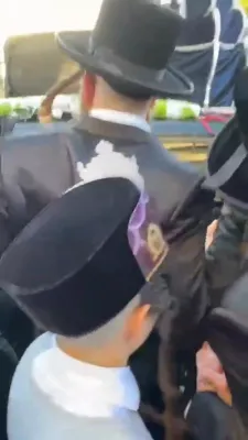 ערשטע ווידיאו פון די הכנסת ס"ת יעצט אין בעלזא 