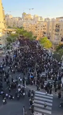 ערשטע ווידיאו פון די הכנסת ס"ת יעצט אין בעלזא 