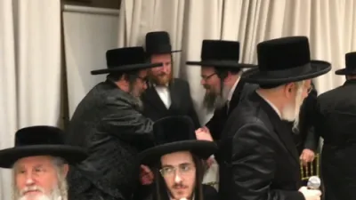 הגה"צ אבדק"ק ור"מ סאטמאר וויליאמסבורג שליט"א ביים תנאים בשמחת בית נייטרא - אייזענשטאט - דושינסקיא - ראחוב - פריימאן