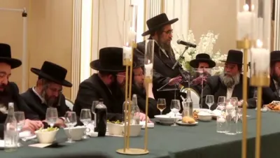 הגה"צ אבדק"ק ור"מ סאטמאר וויליאמסבורג שליט"א ביים מסיבת התחזקות פאר די גבאי ועסקני התאחדות אברכים וומ"ס
