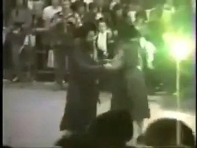 האחים האדמורי"ם מצאנז קלויזנבורג שליט"א ביים טאנצן ביי די חתונה פונעם שוואגער הגרא"ד שפירא שליט"א