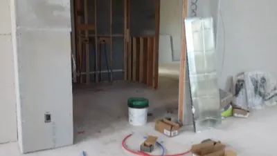 ווייטער'דיגע בוי ארבעט ביים בנין בית המדרש החדש לב אהרן אין שכונת וועסט מעיפל, מאנסי, מיטן פלאן צו באנייען אנהייב ווינטער תשפ"ו.