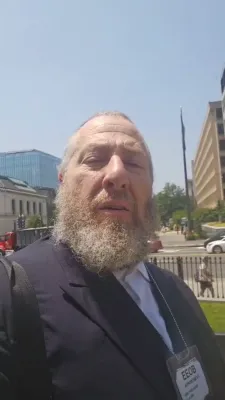 היימישע עסקנים אין ווייסן הויז באטייליגן זיך ביי א מיטינג מיט טראמפ אדמיניסטראציע באאמטע