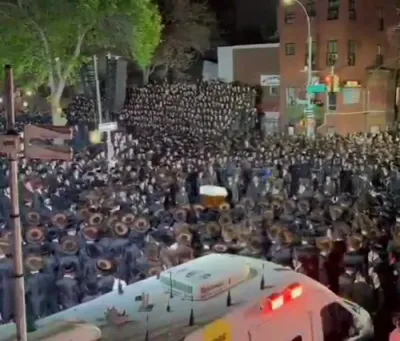מוצאי יום טוב ביי כ"ק אדמו"ר מסאטמאר שליט"א 