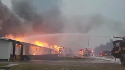 א מאסיווע פייער אין מיזורי פארברענט לאקאלע ביזנעסער