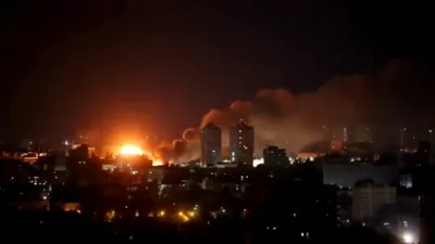 עטליכע אומגעקומען ווען רוסלאנד לאזט אראפ מאסיווע נאכט לופט אטאקעס איבער אוקריינא נע.